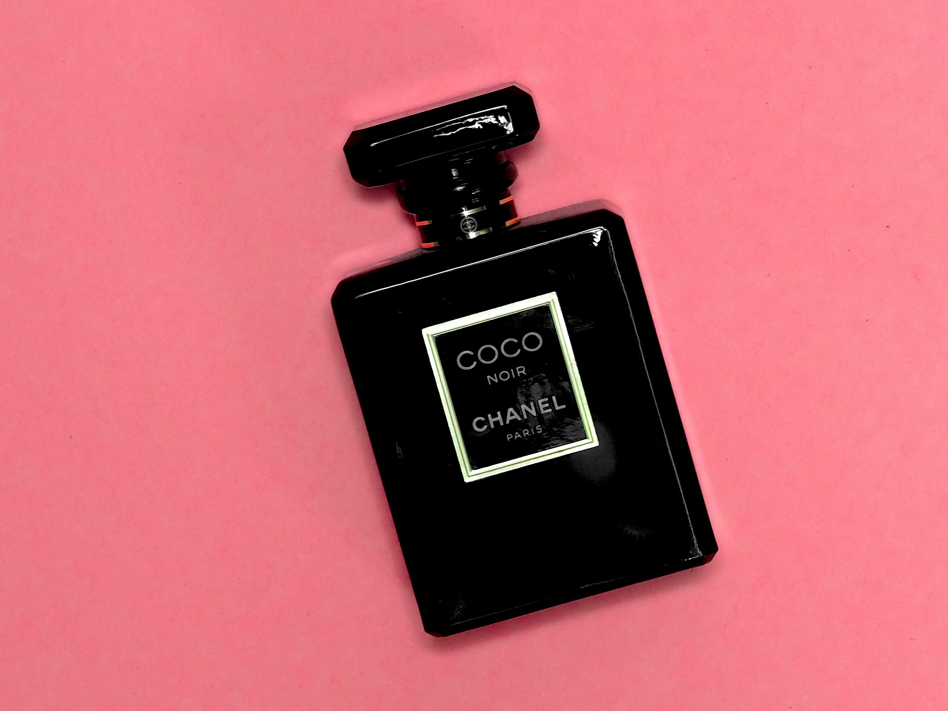 Basic packshot transformed into Studio scene — Studio scene